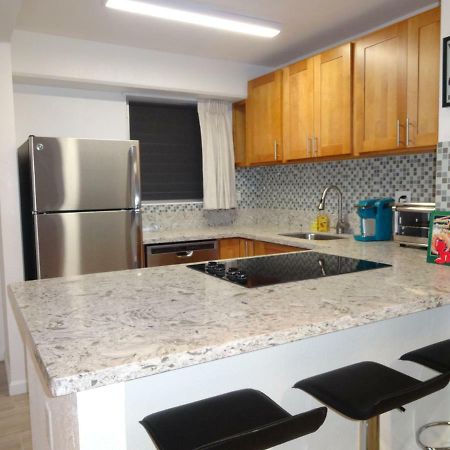 Waikiki 2Br King/King Beds Newly Renovated Apartment โฮโนลูลู ภายนอก รูปภาพ